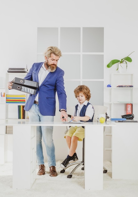 Familiebedrijf vader en zoon in functie