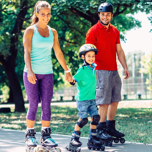 Familieportret op rolschaatsen