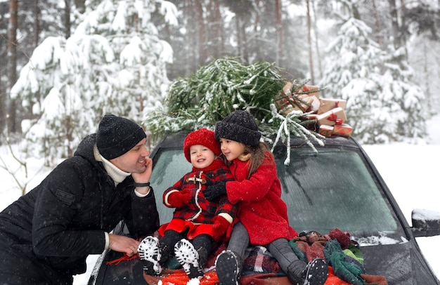 The family came to the forest for a Christmas tree