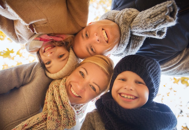 Photo family, childhood, season and people concept - happy family in autumn park