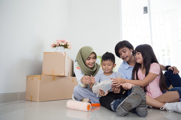 Family choosing color paint to their new house