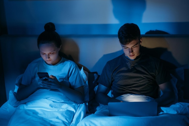 Family couple gadget addiction communication