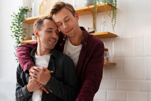 Foto riunione familiare con partner gay