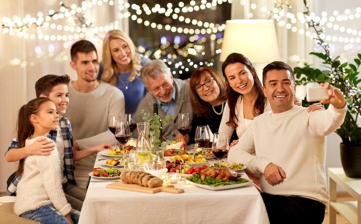 Photo family having dinner party and taking selfie