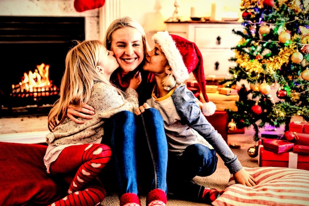 Foto famiglia a casa a natale