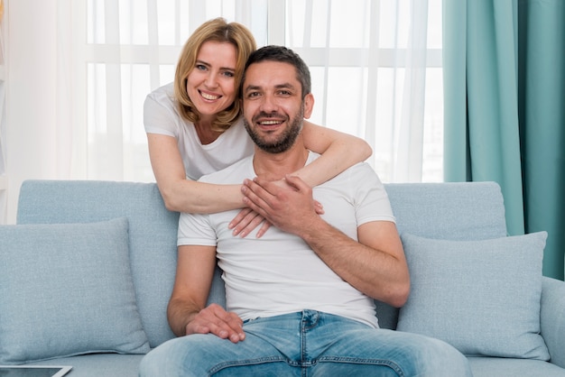 Foto famiglia a casa