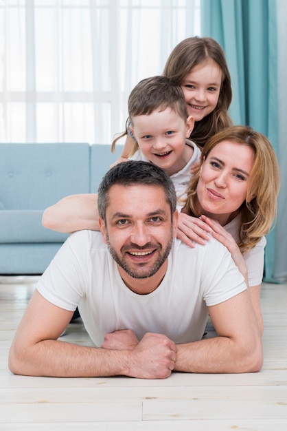 Foto famiglia a casa