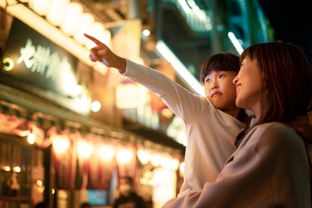 写真 夜の家族のライフスタイル