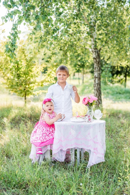 Family in nature celebrates the child's birthday