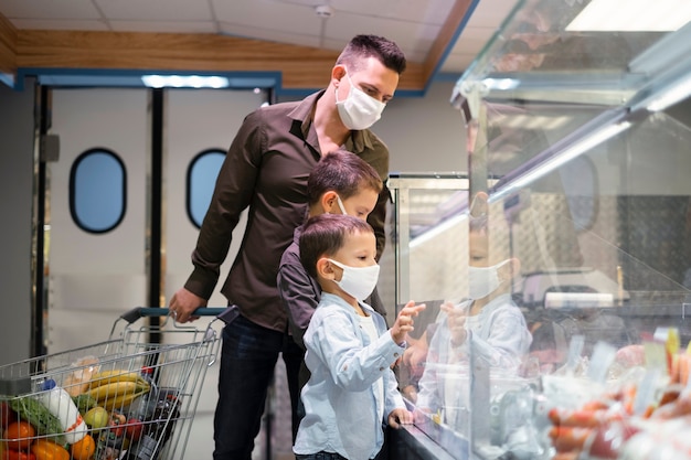 Photo family shopping with face mask