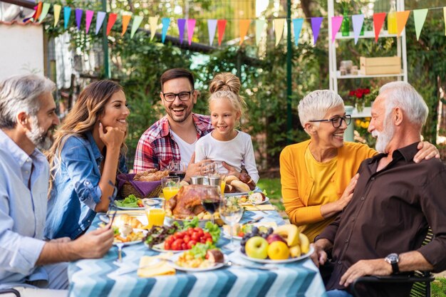 Foto la famiglia trascorre del tempo insieme a casa