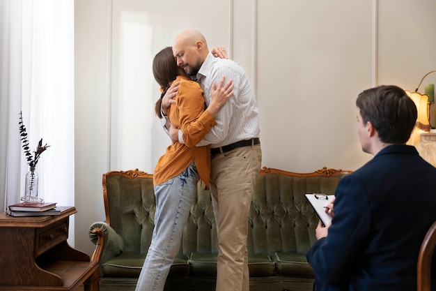 Foto terapia familiare nello studio dello psicologo