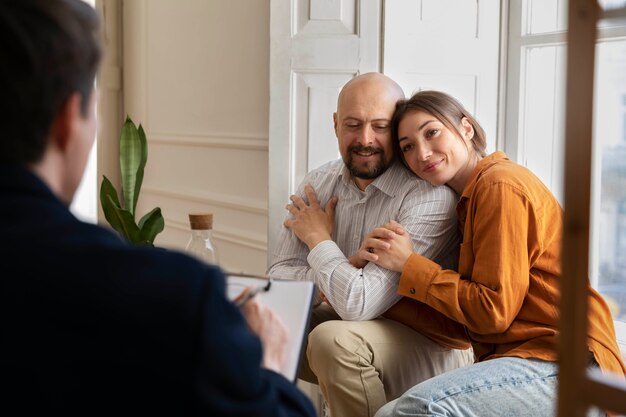 Foto terapia familiare nello studio dello psicologo