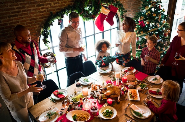 Famiglia insieme concetto di celebrazione di natale