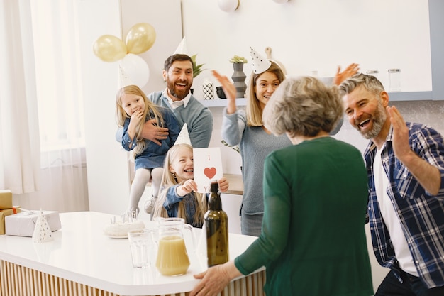 Photo family and two their daughters have a celebration of grandmothers birthday people applause and smile