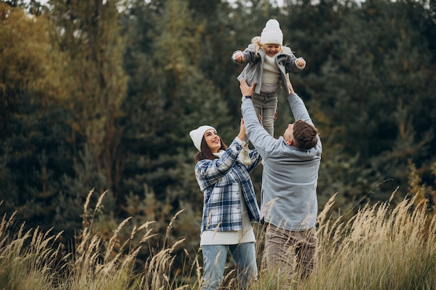 Photo family with little daughter together in autumnal weather having fun