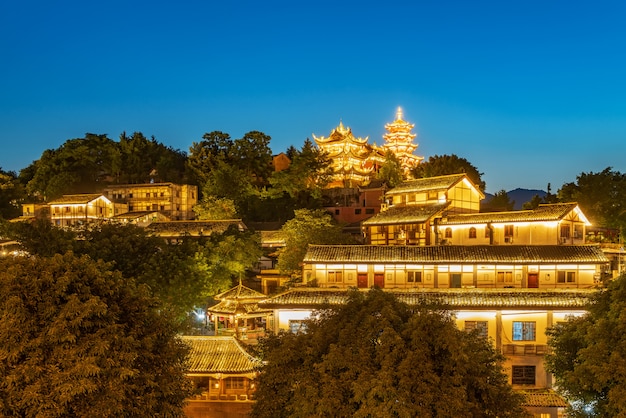 유명한 고 대 도시와 Ciqikou, 충칭, 중국의 사원 탑