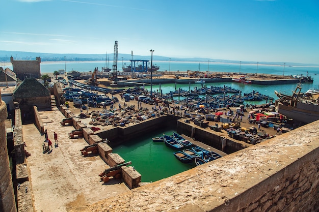 Foto le famose barche blu nel porto di essaouira