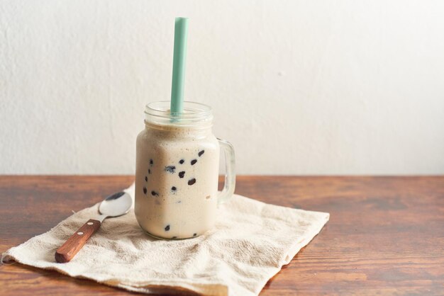 타이완과 중국에서 유명한 음료인 거품 우유 차