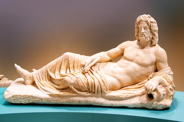 Photo famous greek roma copy hermaphrodite sculpture photo isolated
