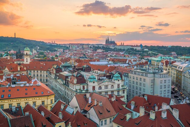 체코의 프라하 도시 스카이라인의 유명한 상징적 이미지