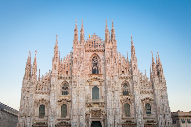 Il famoso punto di riferimento della città di milano, italia