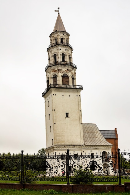 Famosa torre pendente di nevyansk