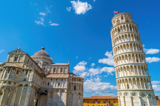 Photo the famous leaning tower in pisa italy