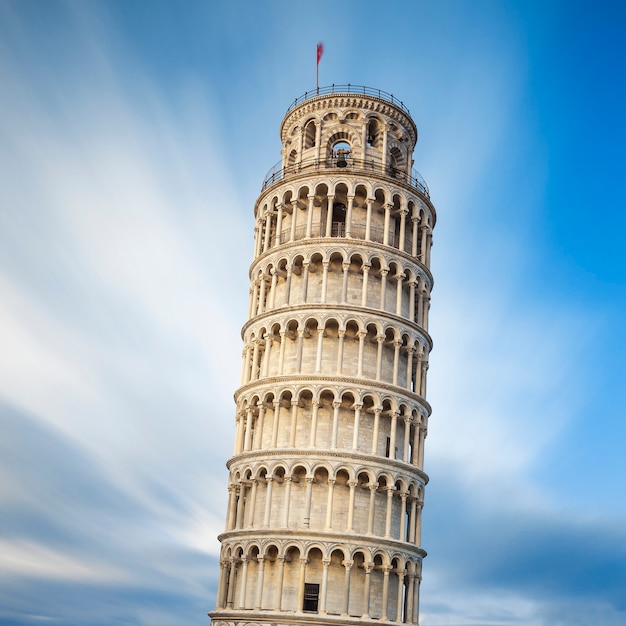 Photo famous pisa leaning tower, italy.