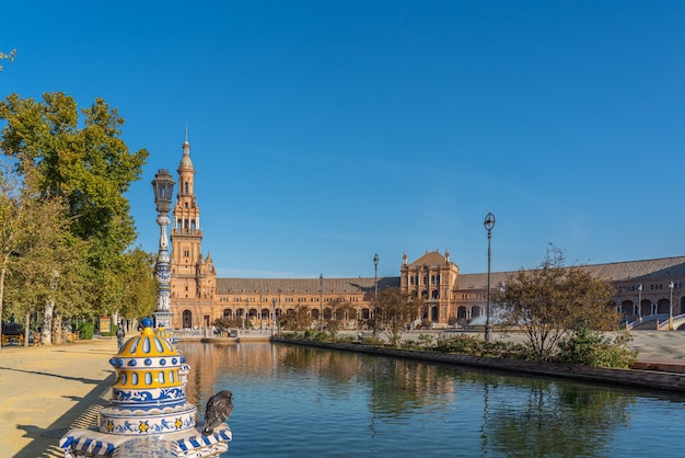 Photo the famous plaza de espana, spain square, in seville, andalusia, spain. it is located in the parque de maria luisa