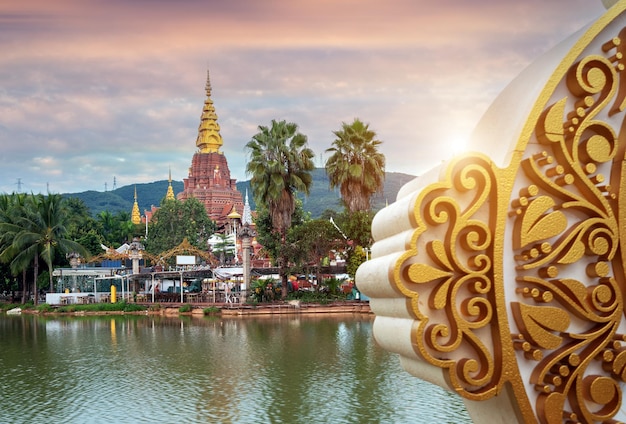 Foto la famosa pagoda di shwedagon a xishuangbanna, yunnan, cina