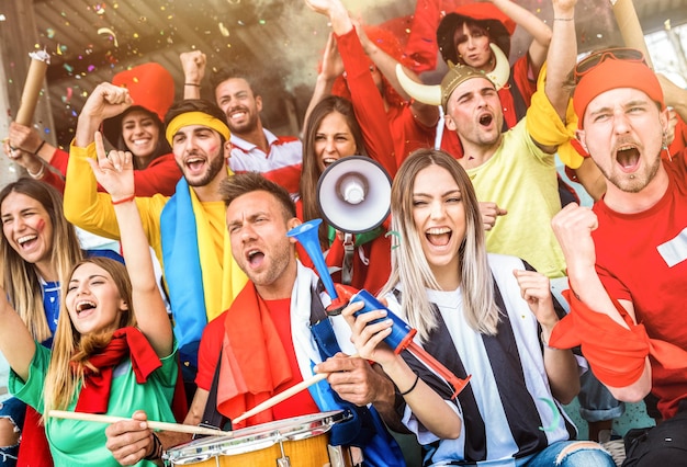 Foto i tifosi si divertono allo stadio