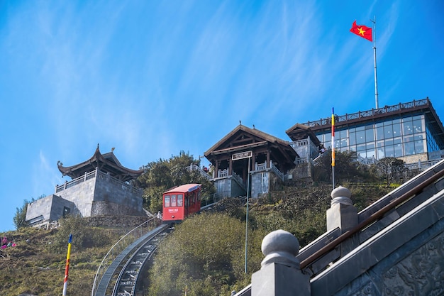 FANSIPAN Bergstation Piek de hoogste Indochina prachtig gelegen tempel beroemde attractie reisbestemming in Sa Pa Hoang Lien Son bergketen Lao Cai