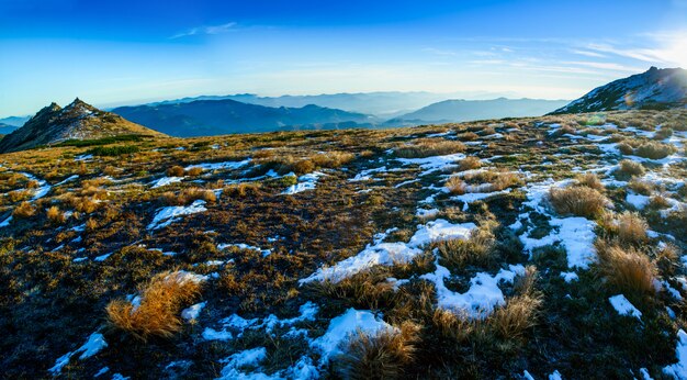 Paesaggio fantastico quasi innevato