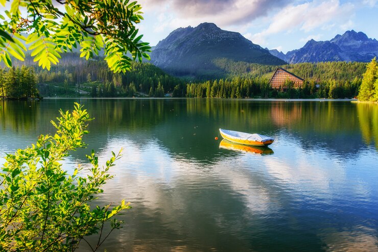 Photo fantastic shtrbske pleso high tatras。スロバキア、ヨーロッパ。