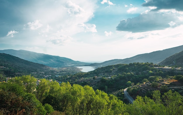 Foto lago lontano