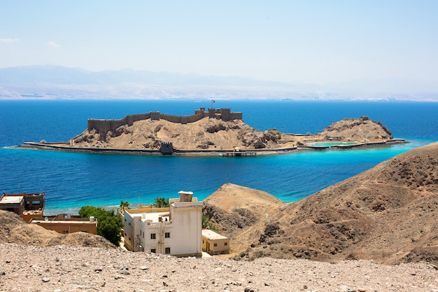 Farao's eiland in de badplaats Taba aan de Rode Zee, Zuid-Sinaï, Egypte