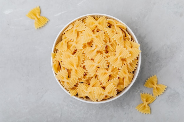 파르팔레 파스타 (Farfalle Pasta) 요리되지 않은 파스타 모양 원시 유기농 이탈리아 파르팔레스 파스타