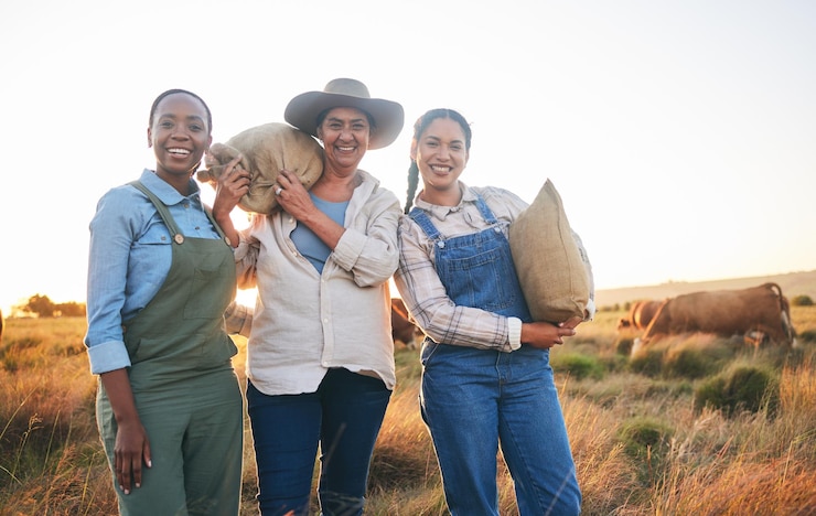 Photo farm portrait women and countryside with a smile from working on a grass field with feed bag sustainability eco friendly and agriculture outdoor at sunset in nature with farming cows and mission