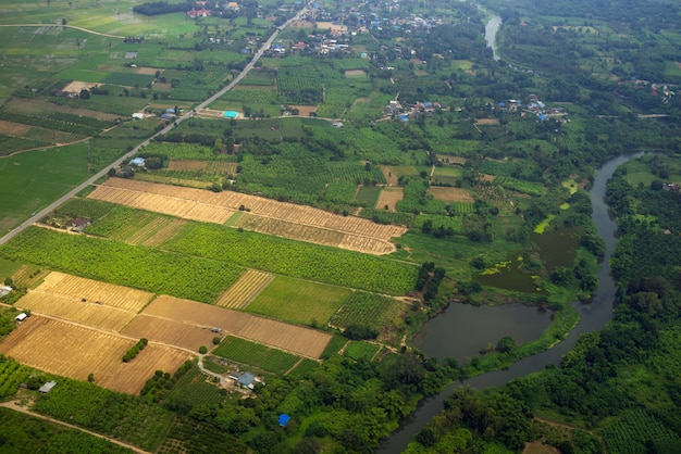 Photo farmer fields with river and road