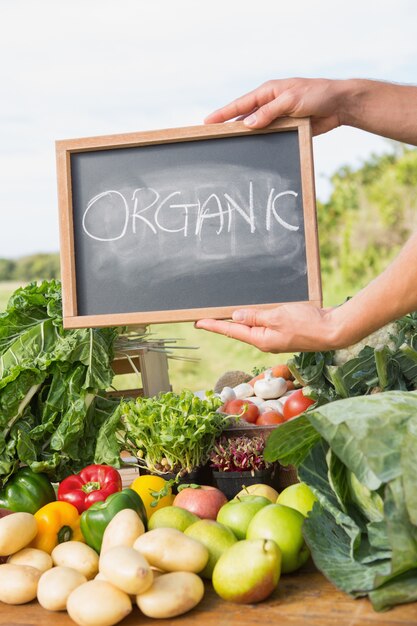 Photo farmer selling his organic produce