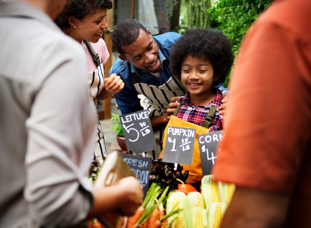 Photo farmers selling fresh organic vegetables at the market