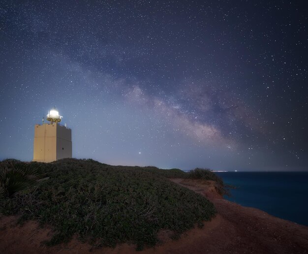 Faro de Conil Cadiz onder een sterrenhemel