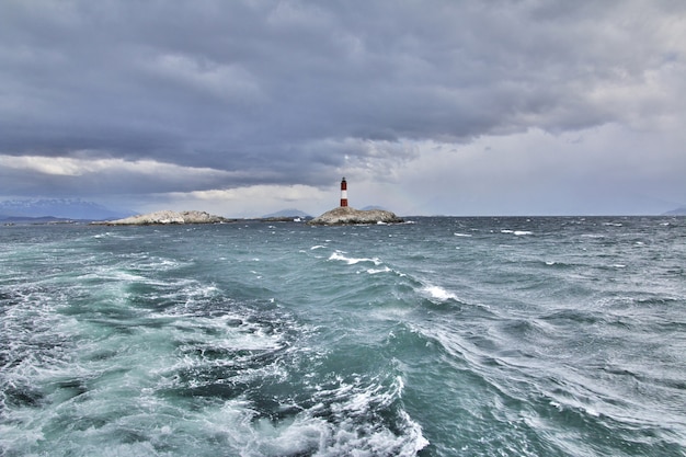 Faro Les Eclaireurs in Beagle-kanaal sluit de stad van Ushuaia, Tierra del Fuego, Argentinië