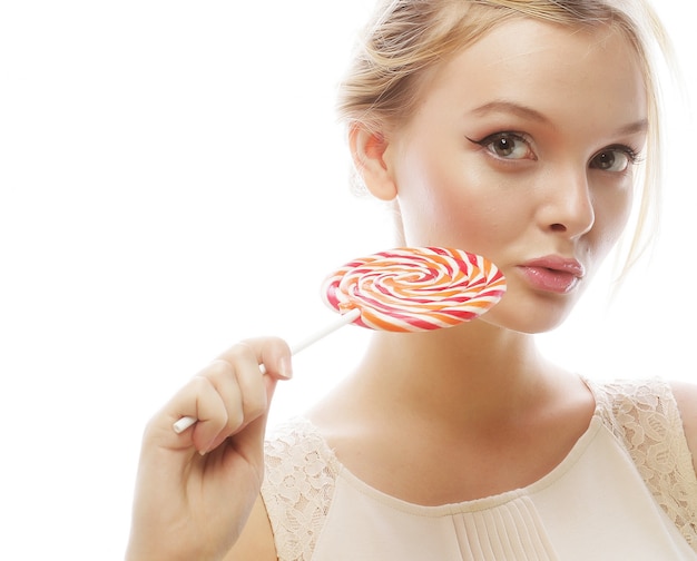 Photo fashion blond woman  holding lollipop