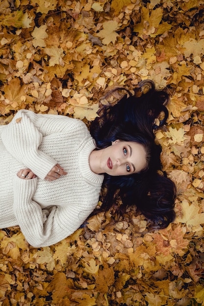 Fashion girl outdoor. autumn woman having fun at the park and smiling