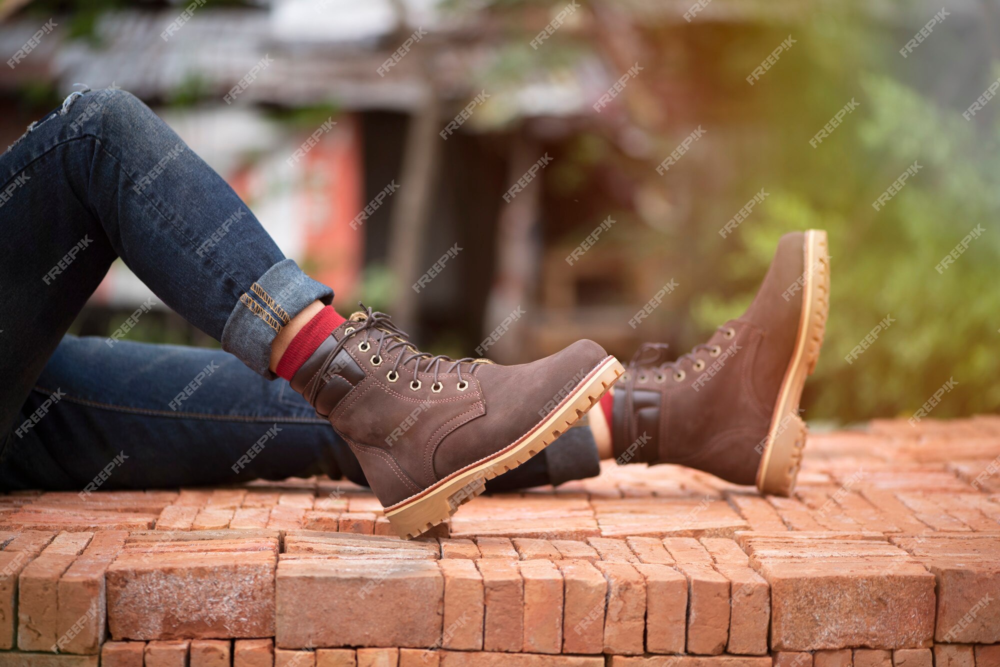 mens brown boots with jeans