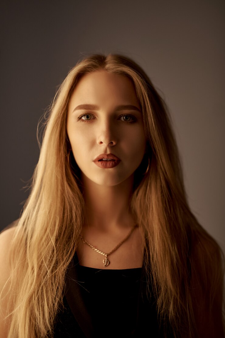 Photo  fashion shoot of blonde woman on dark wall