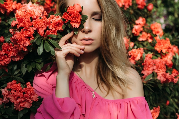 Foto di stile di moda di una donna di primavera