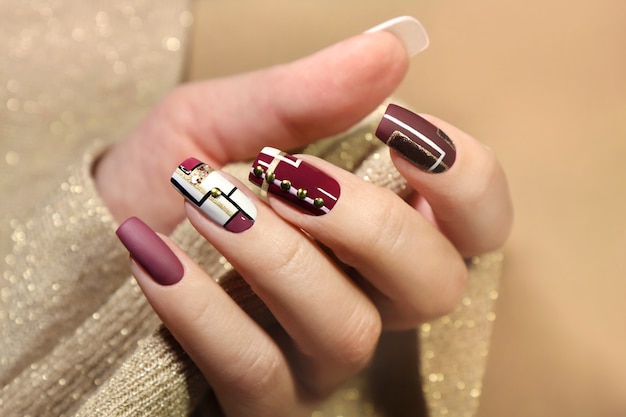 Fashionable matte glossy nail art.